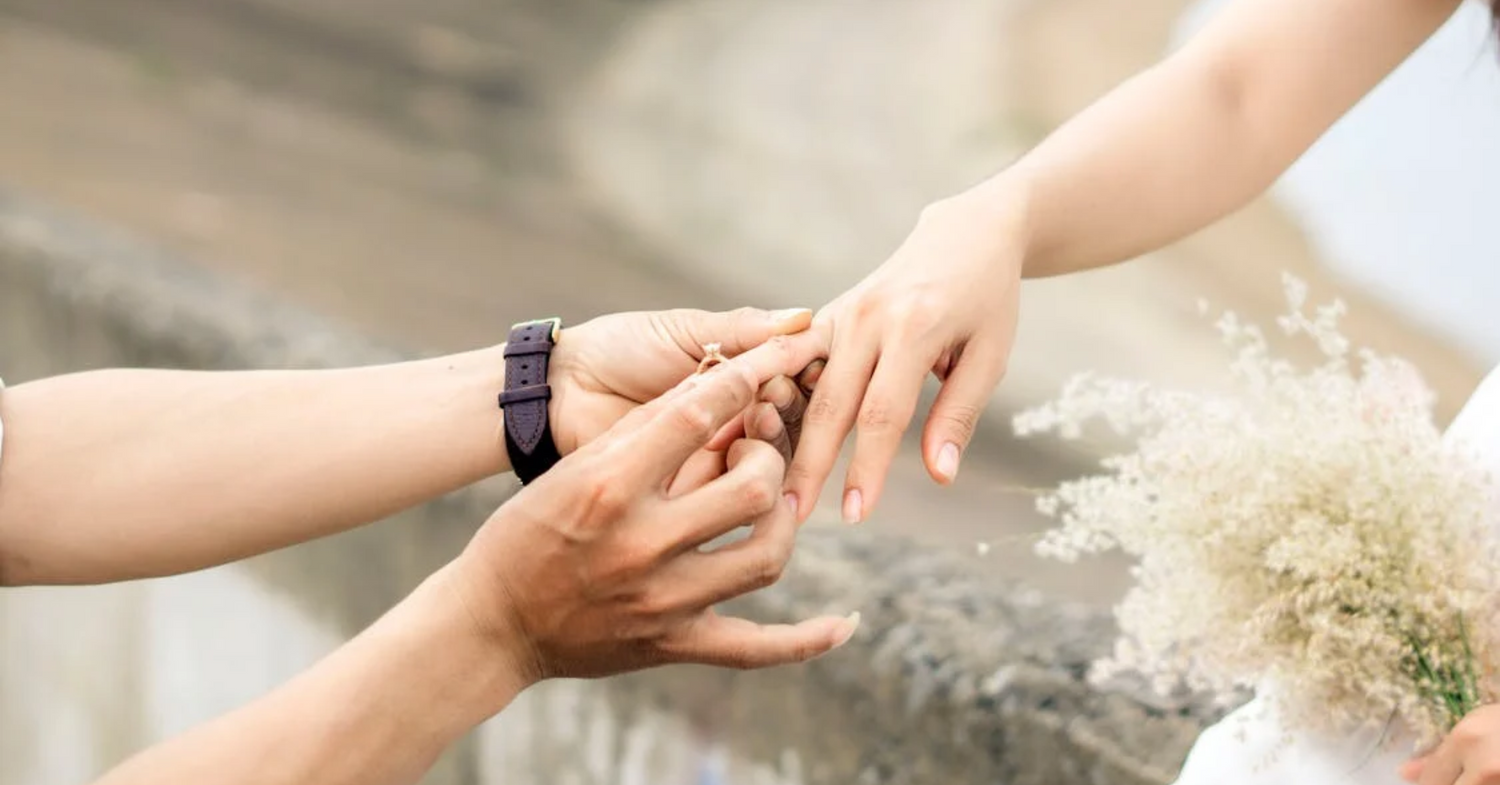 Which Hand Does the Engagement Ring Go On?