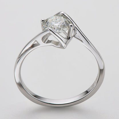 925 Sterling Silver Classic Round Cut CZ Angle Solitaire Rings