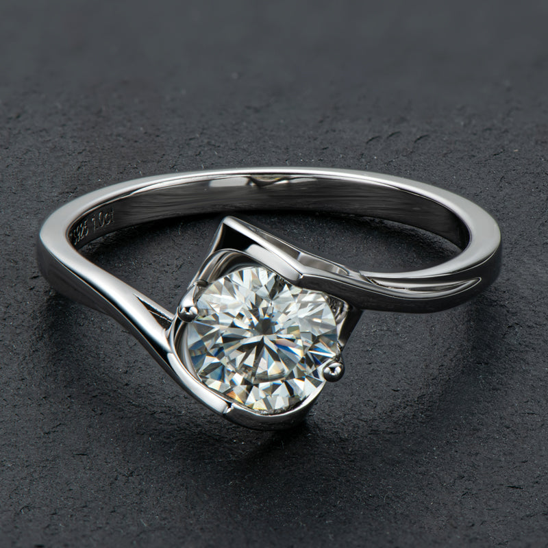 925 Sterling Silver Classic Round Cut CZ Angle Solitaire Rings