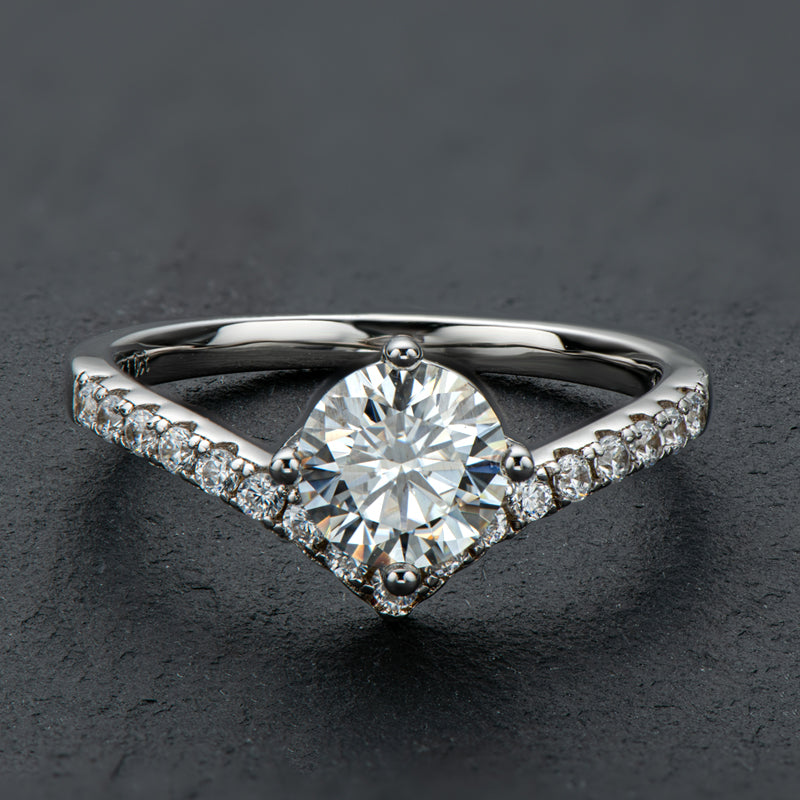 925 Sterling Silver Round Cut CZ V-shaped Ring