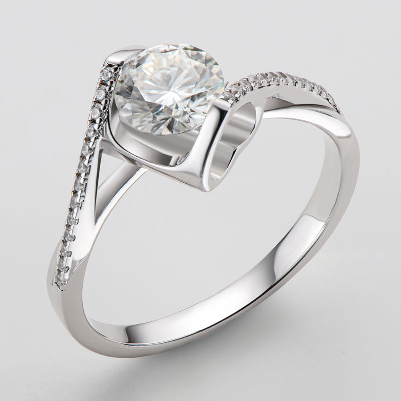 925 Sterling Silver Classic Round Cut CZ Angle Solitaire Ring