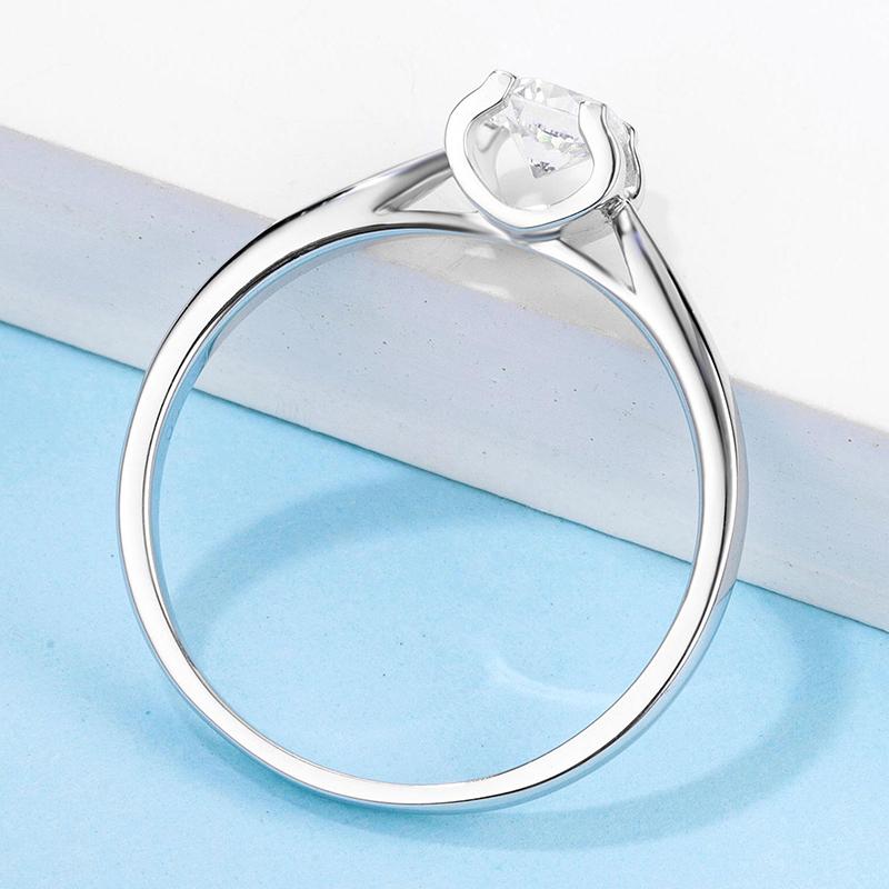 925 Sterling Silver Round Cut CZ Solitaire Ring