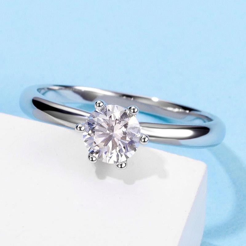 925 Sterling Silver Round Cut CZ Solitaire Ring