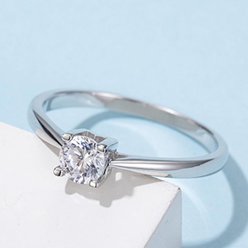 925 Sterling Silver Round Cut CZ Solitaire Ring