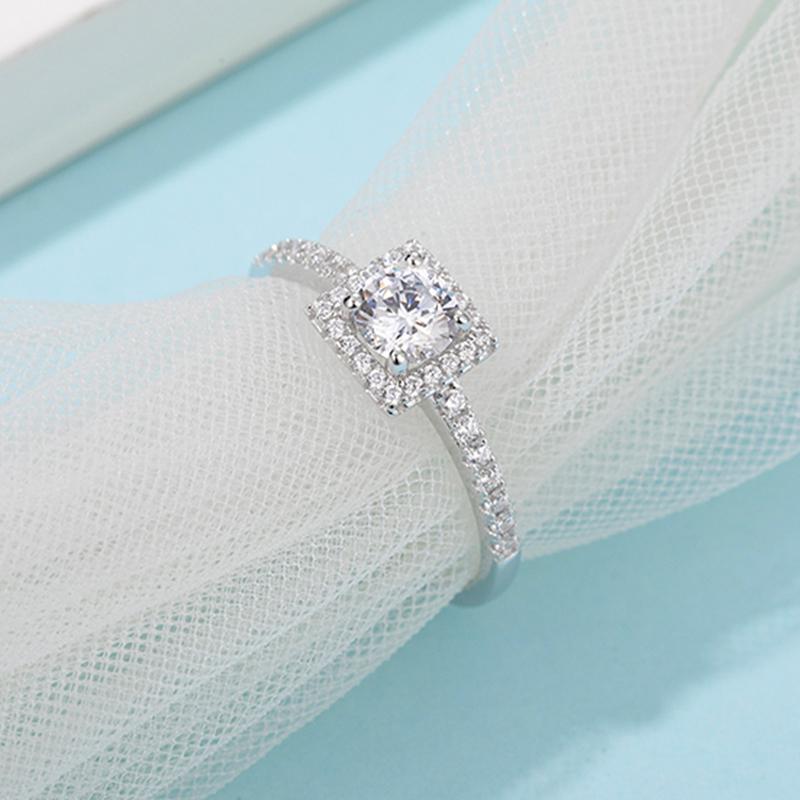 925 Sterling Silver  Classic Round Cut CZ Halo Ring