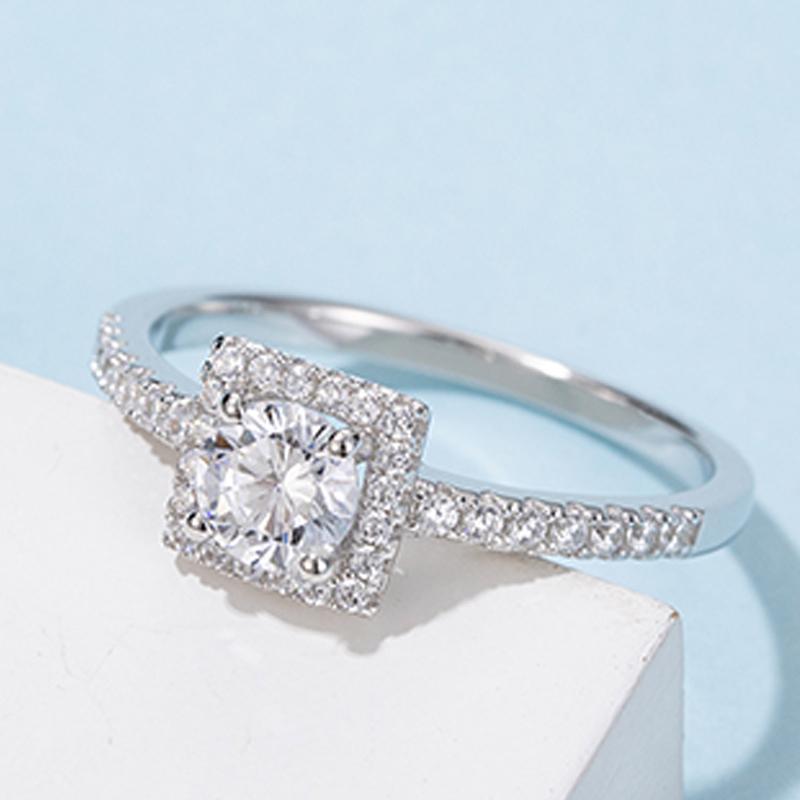 925 Sterling Silver  Classic Round Cut CZ Halo Ring