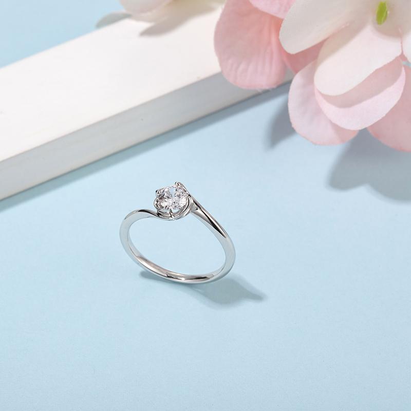 925 Sterling Silver Classic Round Cut CZ Swirl Solitaire Ring