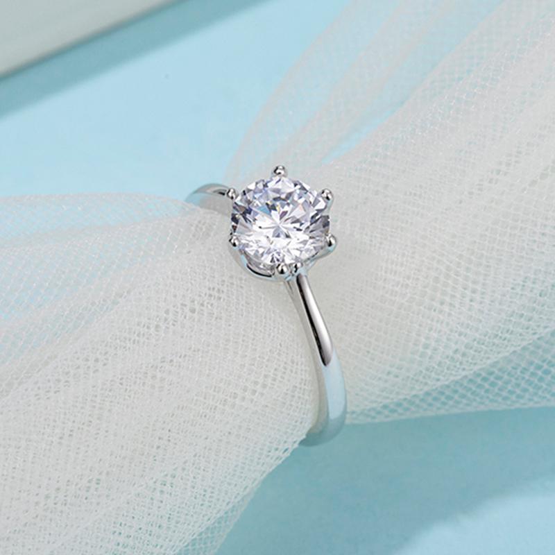 925 Sterling Silver Classic Round Cut CZ Solitaire Ring