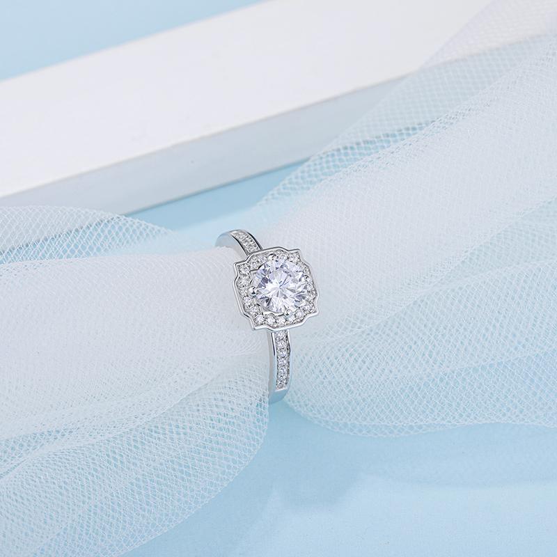 925 Sterling Silver  Classic Round Cut CZ Halo Ring