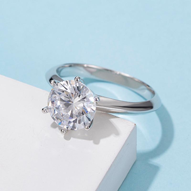 925 Sterling Silver Classic Round Cut CZ Solitaire Ring