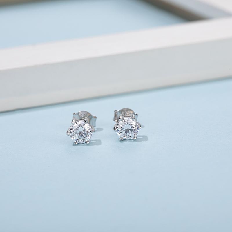 925 Sterling Silver Classic Round Cut Cubic Zirconia Stud Earrings