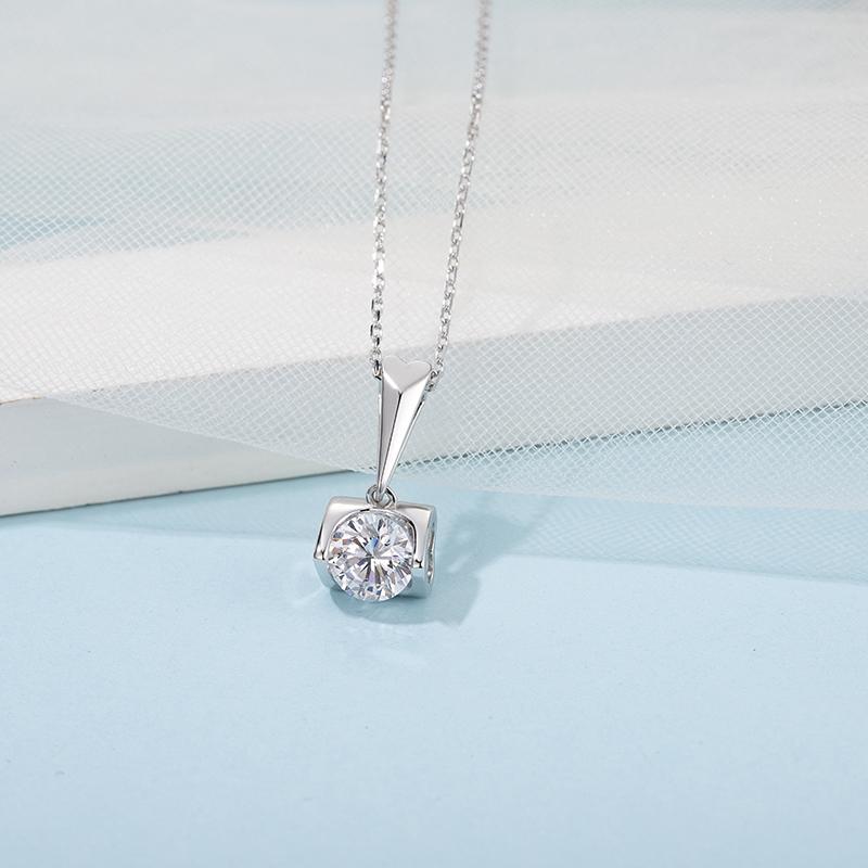 925 Sterling Silver Classic Brilliant Round CZ Pendant Necklace