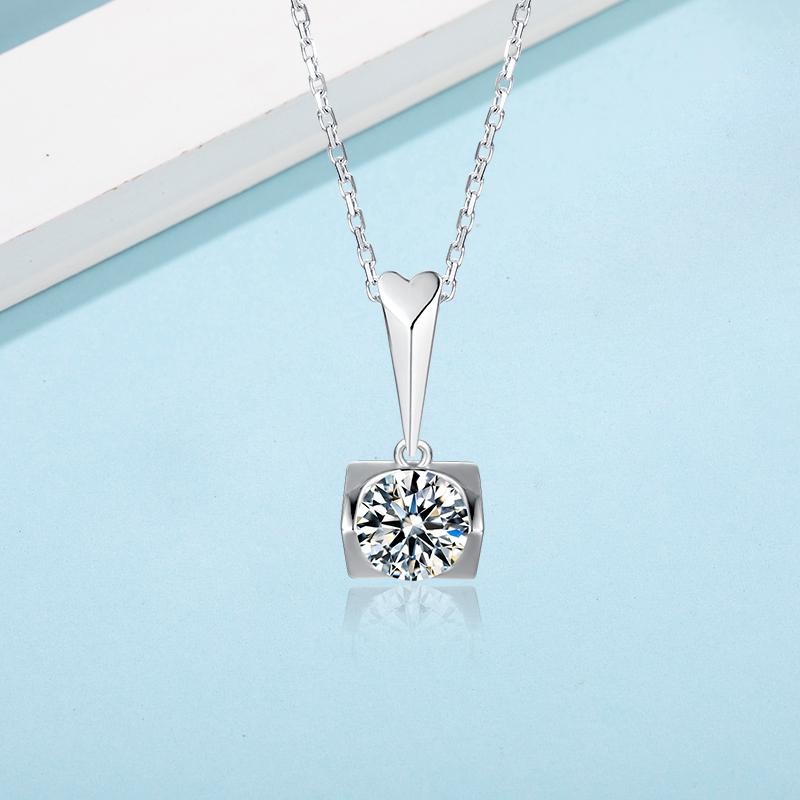 925 Sterling Silver Classic Brilliant Round CZ Pendant Necklace