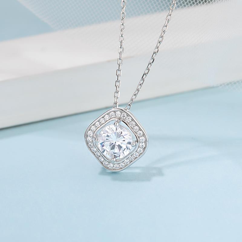 925 Sterling Silver Classic Brilliant Round CZ Pendant Necklace