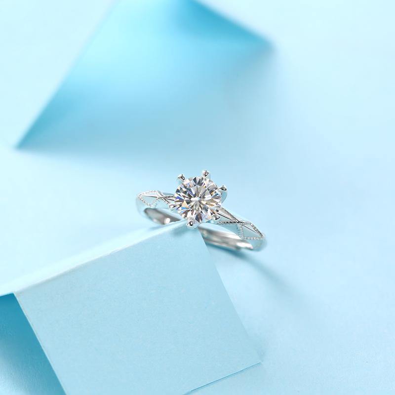 925 Sterling Silver Round Cut CZ Solitaire Ring