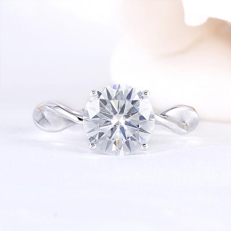 925 Sterling Silver Round Cut Solitaire Twist Shank CZ Ring