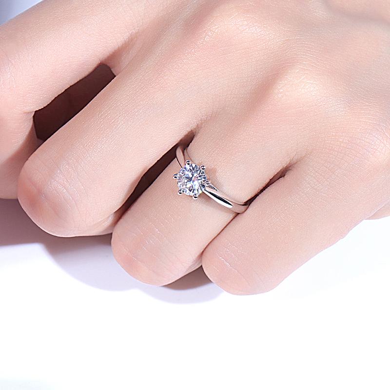 925 Sterling Silver Round Cut 1 Carat Moissanite Diamond Ring