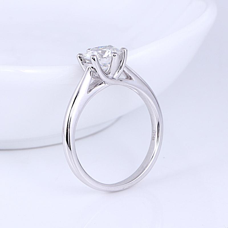 925 Sterling Silver Round Cut 1 Carat Moissanite Diamond Ring