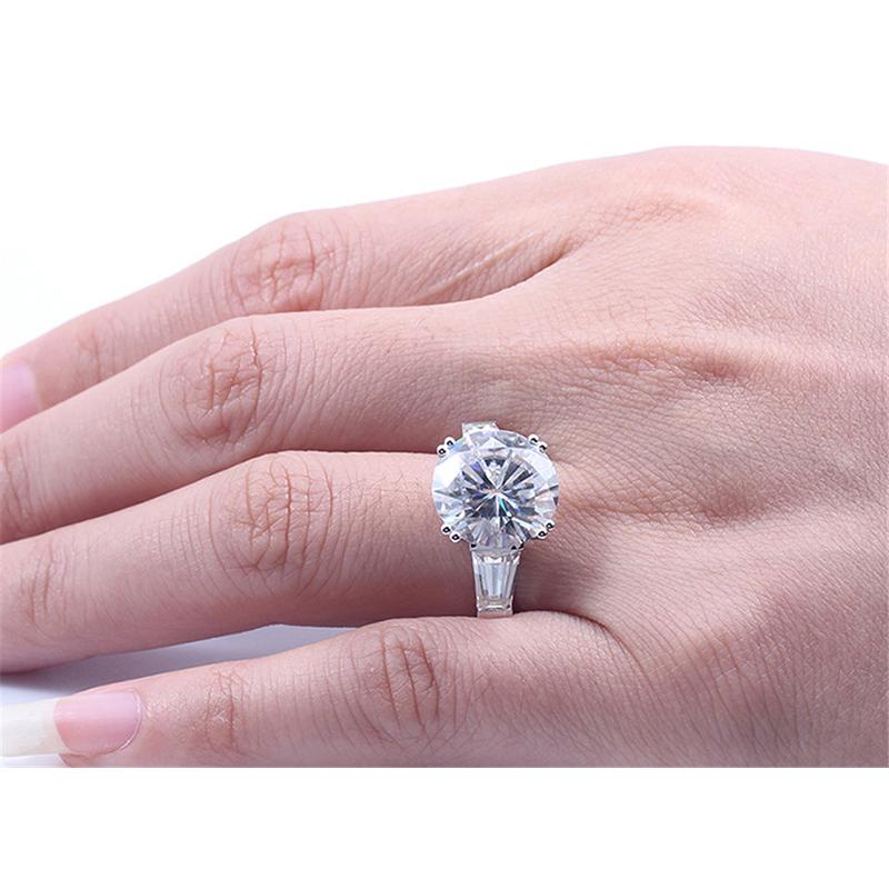 925 Sterling Silver Round Cut Three Stone CZ Ring