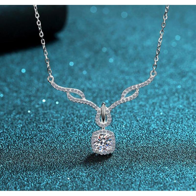 925 Sterling Silver Round Cut CZ Pendant Necklace