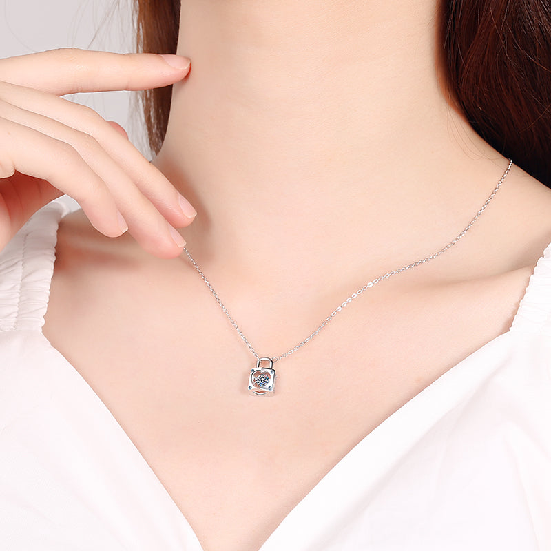 925 Sterling Silver Round Cut CZ Pendant Necklace