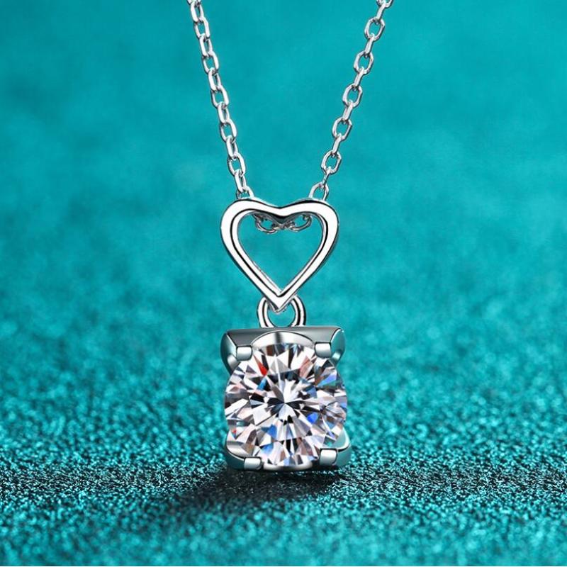 925 Sterling Silver Round Cut CZ Heart Pendant Necklace