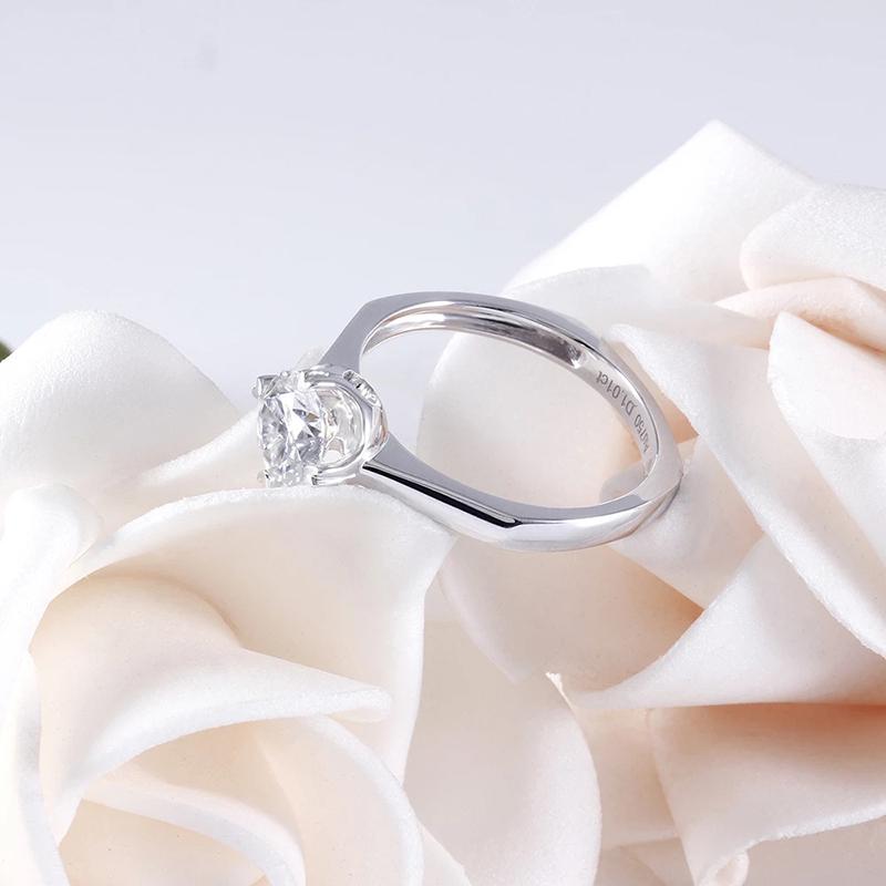 925 Sterling Silver Round Cut CZ Solitaire Ring