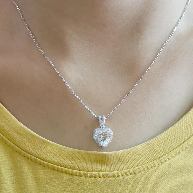 925 Sterling Silver Heart Shaped CZ Classic Pendant Necklace