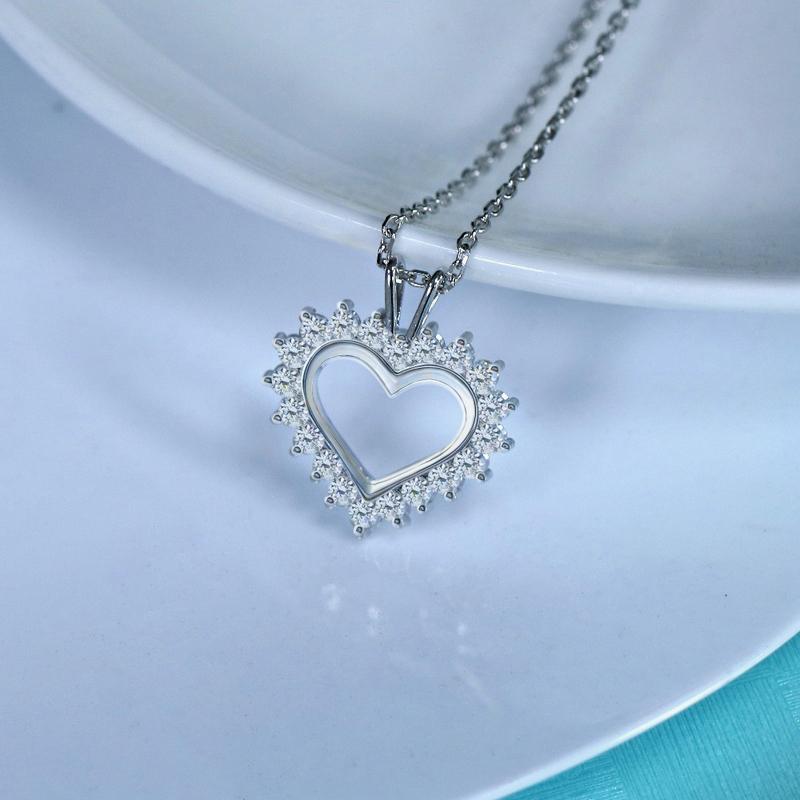 925 Sterling Silver CZ Heart Shaped Pendant Nacklace