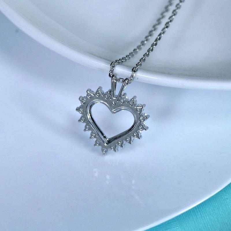 925 Sterling Silver CZ Heart Shaped Pendant Nacklace