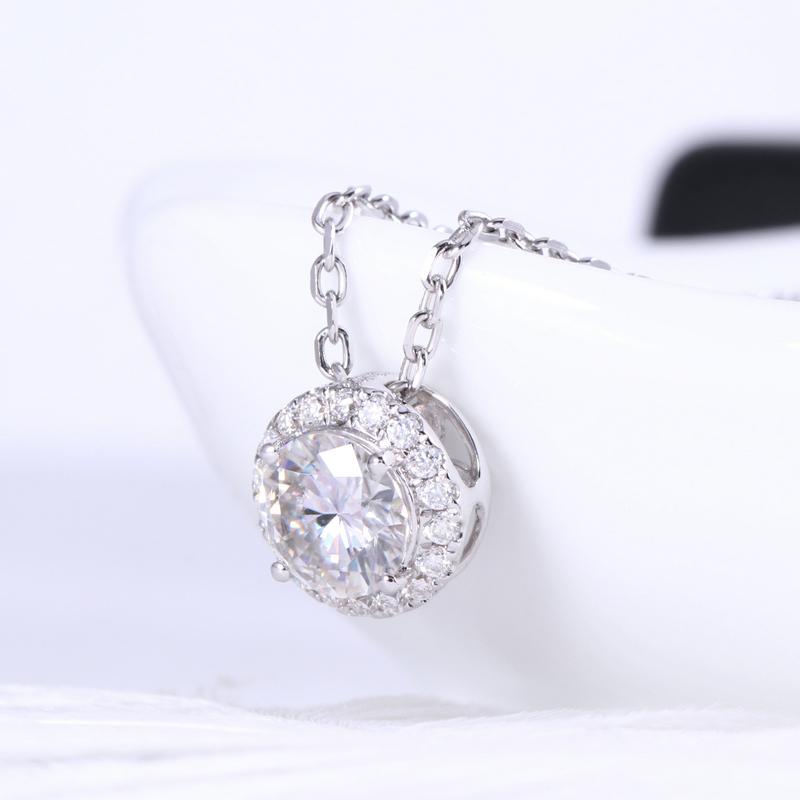 925 Sterling Silver CZ Classic Halo Pendant Necklace