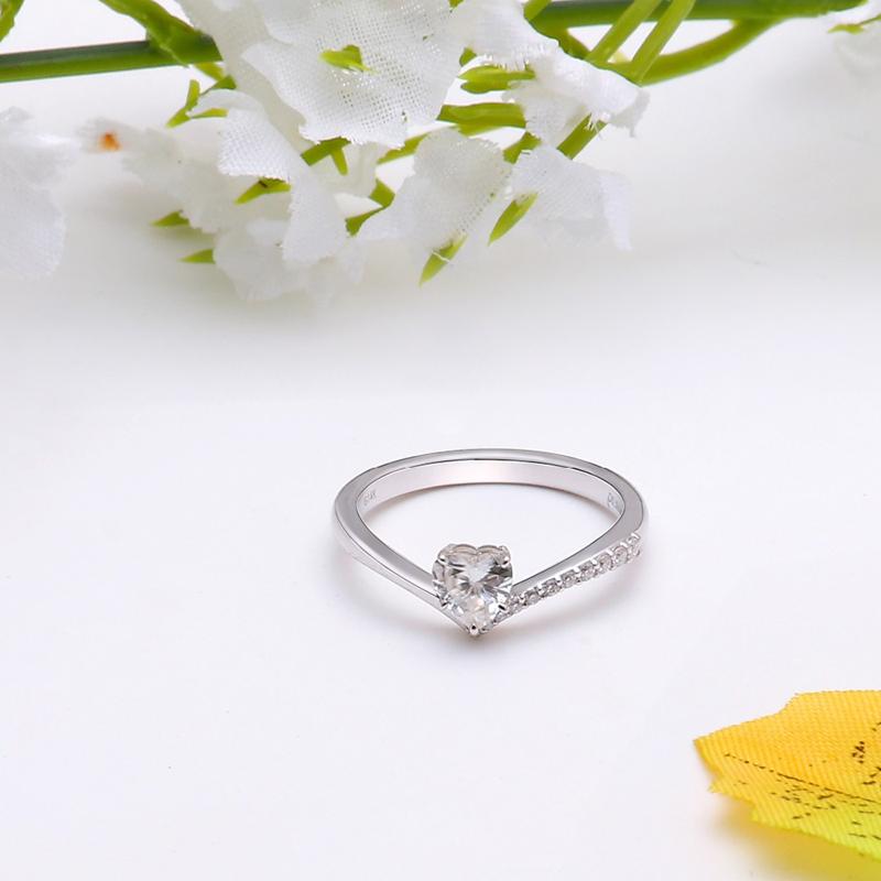 925 Sterling Silver Heart-shaped CZ Diamond Ring