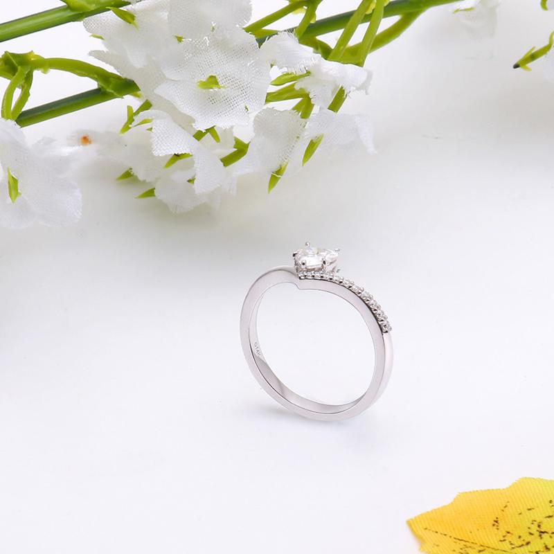 925 Sterling Silver Heart-shaped CZ Diamond Ring