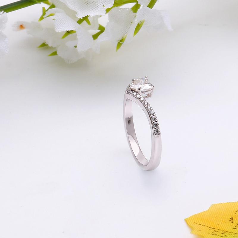 925 Sterling Silver Heart-shaped CZ Diamond Ring