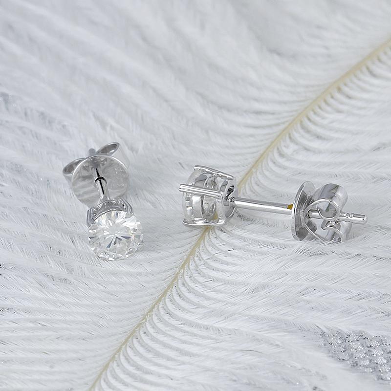 925 Sterling Silver Round Cut Cubic Zirconia Classic Stud Earrings