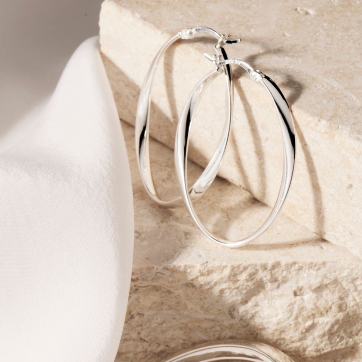 Cinta Large Hoop Oval Shape Silver Earring 3