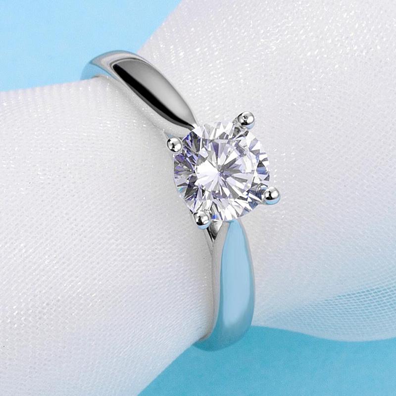 925 Sterling Silver Classic Round CZ Solitaire Ring