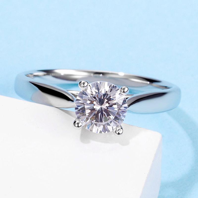 925 Sterling Silver Classic Round CZ Solitaire Ring