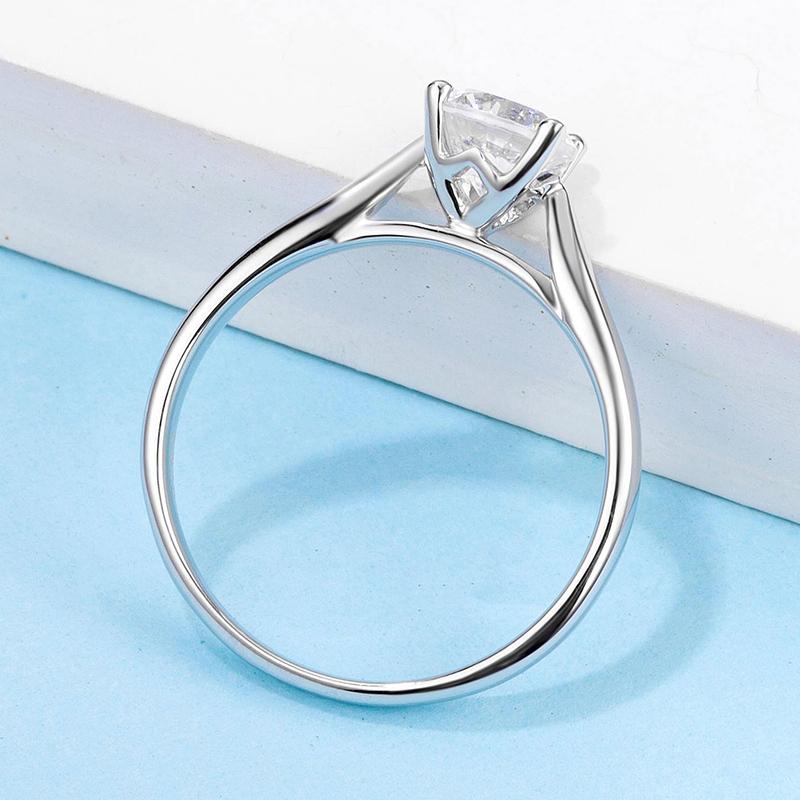 925 Sterling Silver Classic Round CZ Solitaire Ring