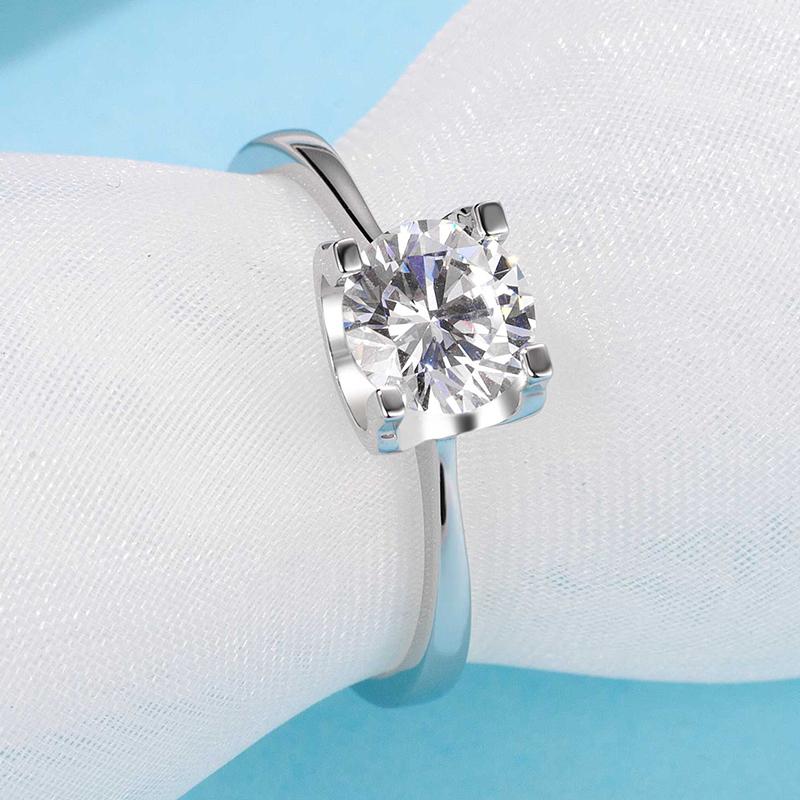 925 Sterling Silver Classic Round Cut CZ Solitaire Ring