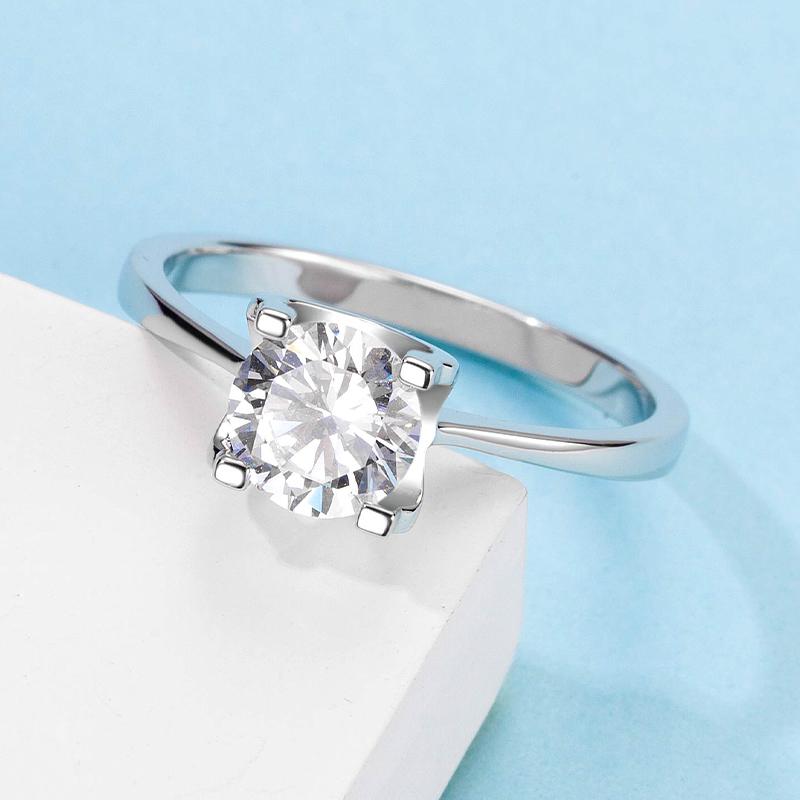 925 Sterling Silver Classic Round Cut CZ Solitaire Ring