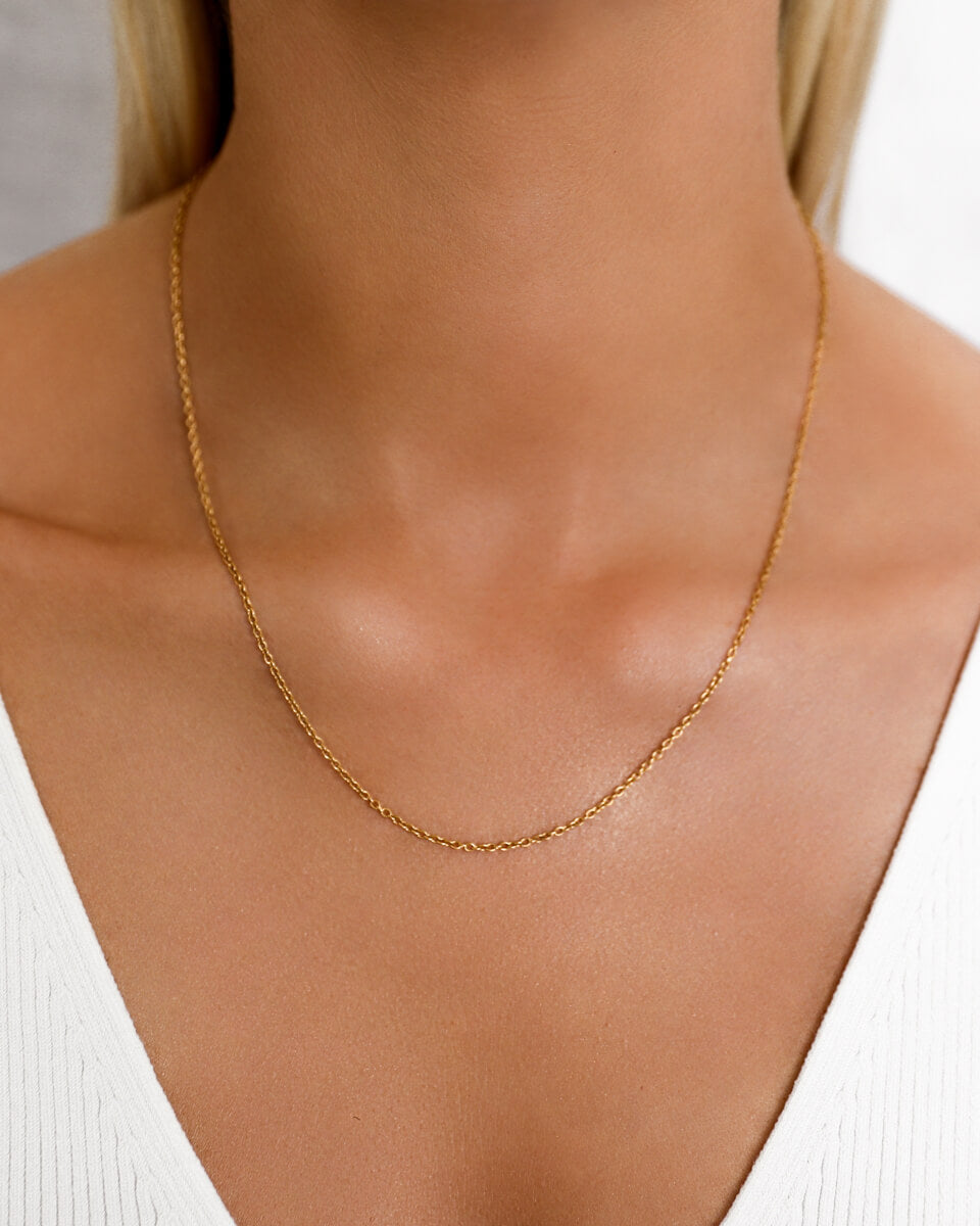 Sleek Sterling Silver Fine Chain Necklace: Effortless Elegance 2